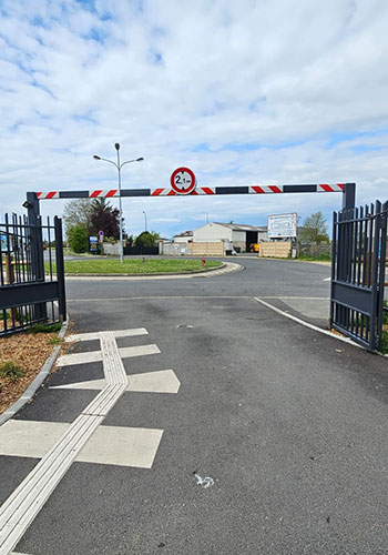 Installation Le Portail Battant Industriel - Xpert Portail