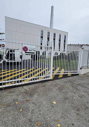 Installation Le Portail Battant Industriel - Xpert Portail