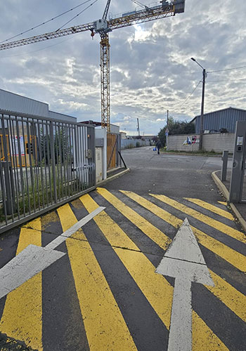 Installation Le Portail Battant Industriel - Xpert Portail