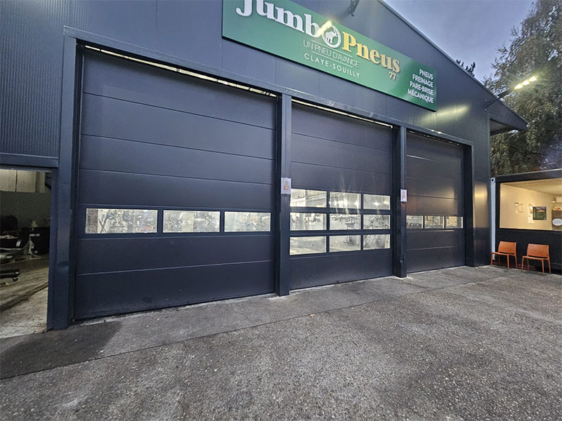 Installation porte garage industriel - Xpert Portail