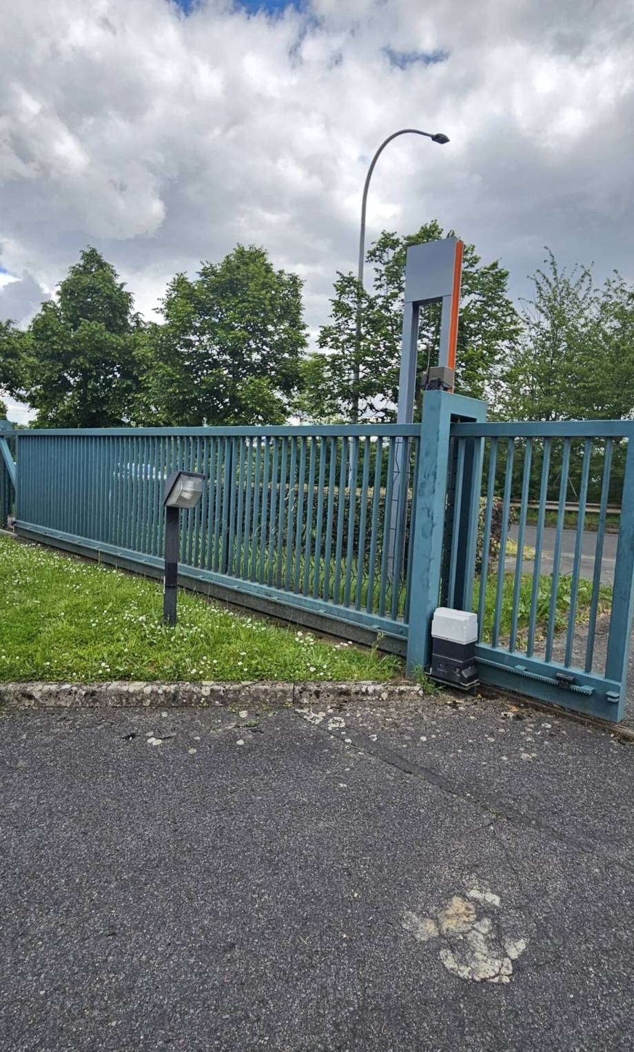 Installation Le portail coulissant  Xpert Portail